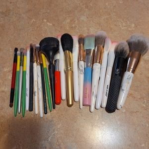 Makeup brush bundle